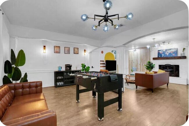 Building Photo - 1124 E Thirteenth St