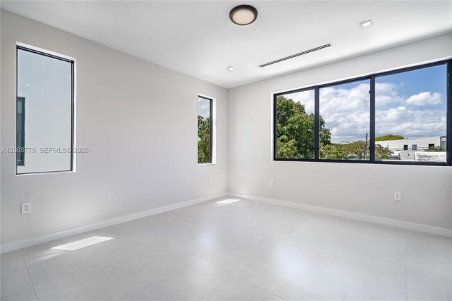 Building Photo - 1241 SW 23rd St