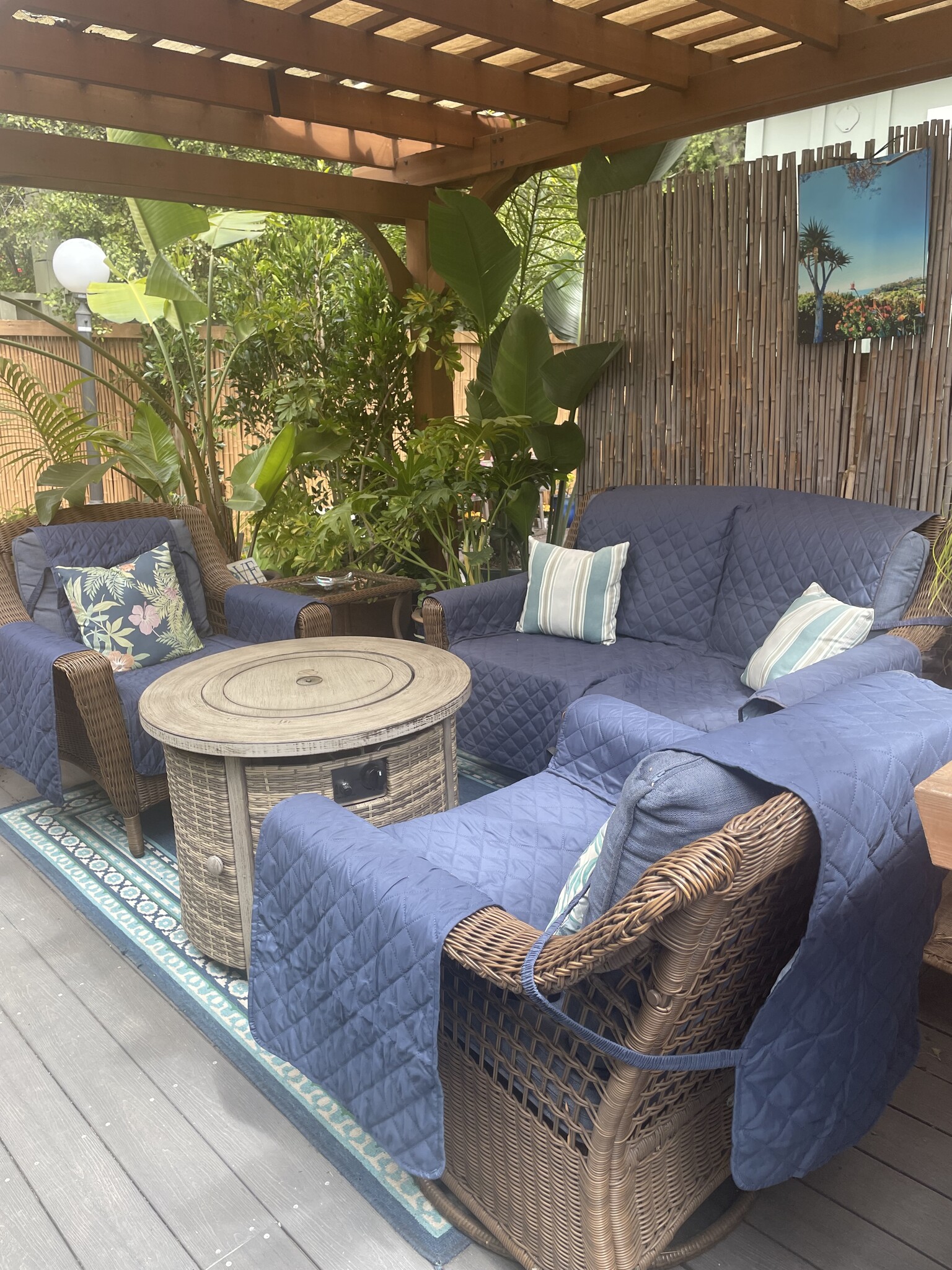 Comfortable Lounging Furniture - 300 Entrada Dr