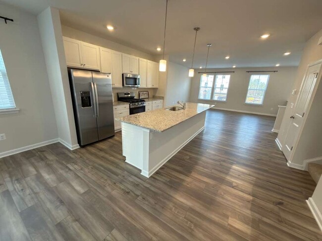 Building Photo - 8760 Whitman Dr