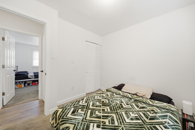 Building Photo - 913 Dandridge Dr