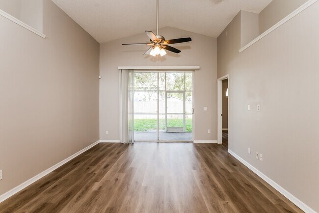 Building Photo - 466 Valencia Pl Cir