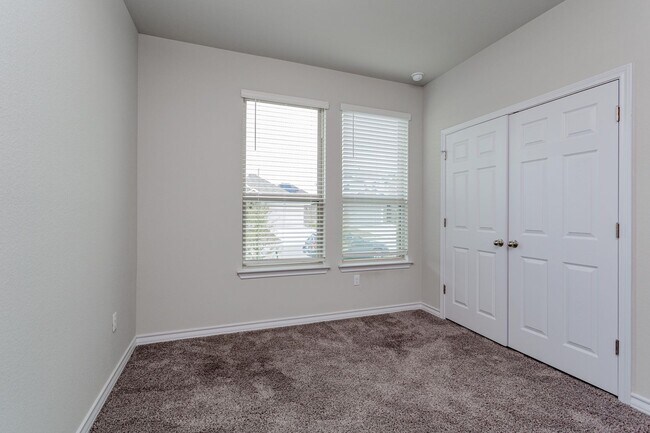 Building Photo - Luxurious Newer Construction 3-Bedroom Hom...