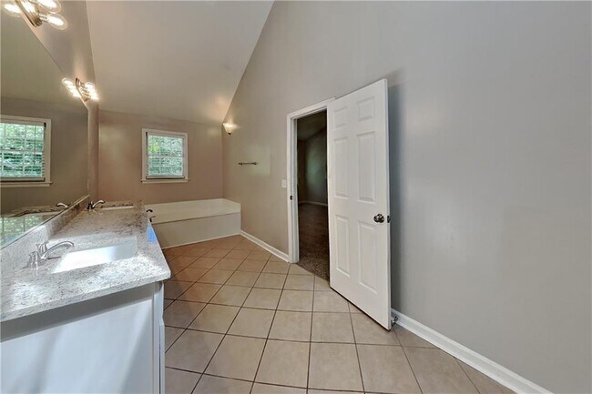 Building Photo - 3371 Chatsworth Way