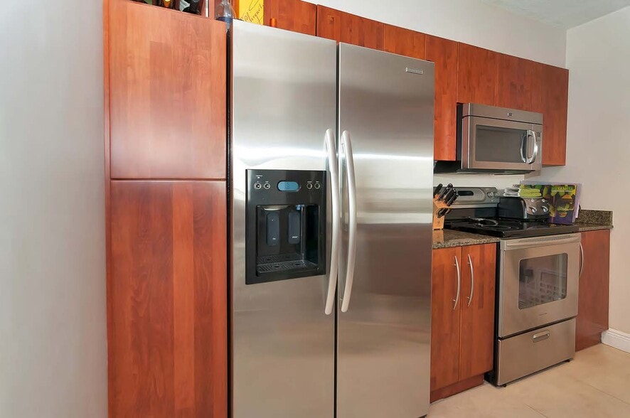 Building Photo - 1200 Brickell Bay Dr