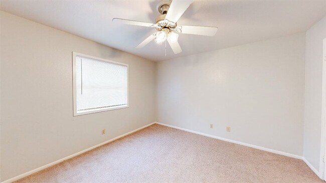 Building Photo - 1326 Airline Dr