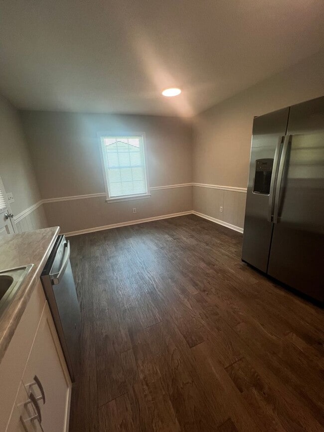 Building Photo - 2413 Shawnee Dr