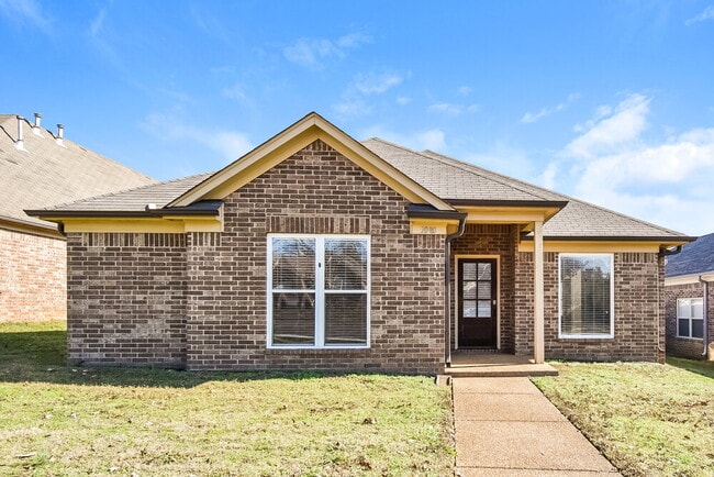 Building Photo - 3080 Magnolia Dr