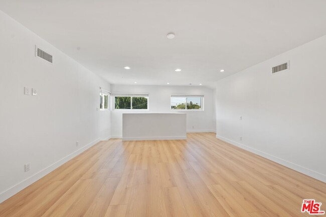 Building Photo - 12259 Collins St