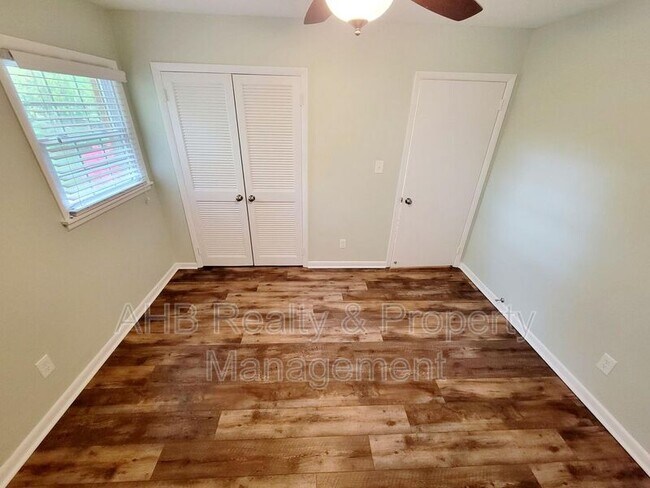 Building Photo - 2404 Blanche Dr