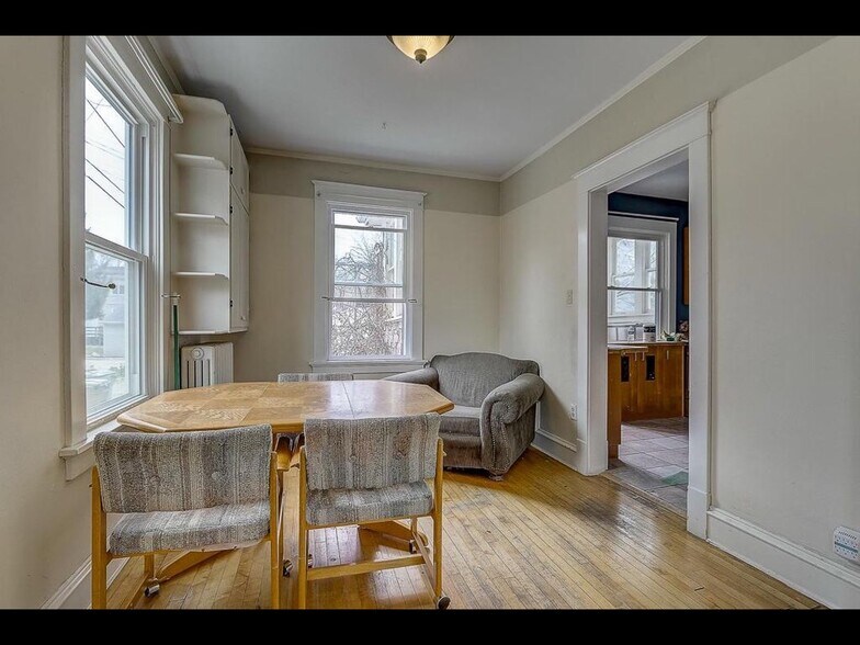 Building Photo - 1613 E Hartford Ave