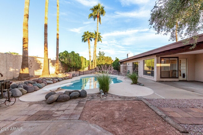 Building Photo - 4912 E Ludlow Dr