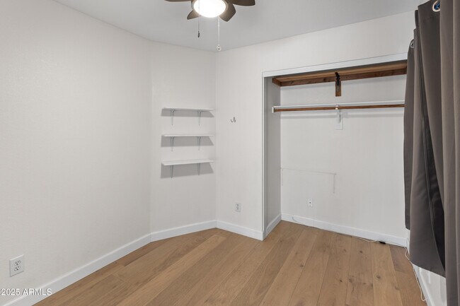 Building Photo - 3404 E Lavey Ln
