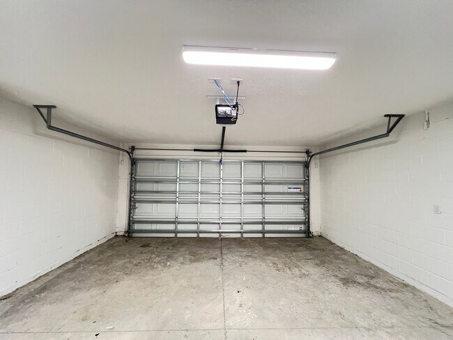 Building Photo - Available now! Beautiful 3 BD/2BA Home in ...