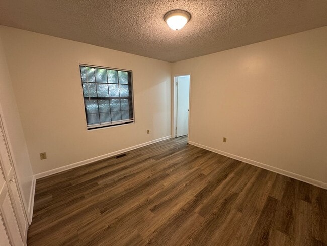 Building Photo - Black Mountain - Newly Renovated 3 Bedroom