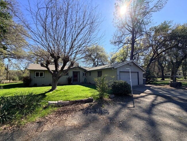 Building Photo - Just listed! Well maintained home in great location!