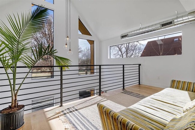 Building Photo - Contemporary Townhome in an Exceptional Su...