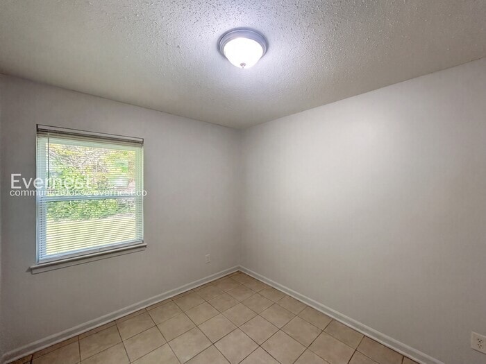 Building Photo - 1416 Moss Point Dr