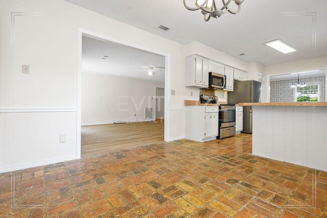 Building Photo - Spacious 4BR/2.5BA West Mobile Home – Room to Grow in a Convenient Location!