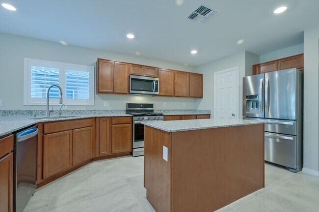 Building Photo - Mountains Edge!! Gated!!  4 bedrooms!! Primary Bedroom and bath down Stairs!! 2 Primary bedrooms!...