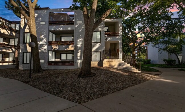 Building Photo - 354 W Miner St