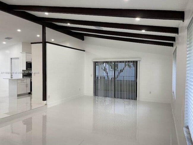 Building Photo - 17010 SW 93rd Ave