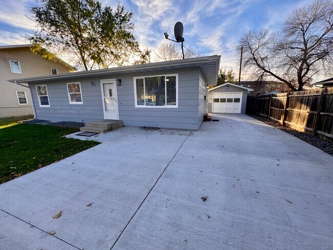 Primary Photo - 1005 21st St S