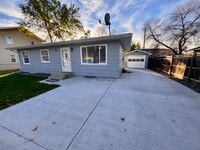 Building Photo - 1005 21st St S