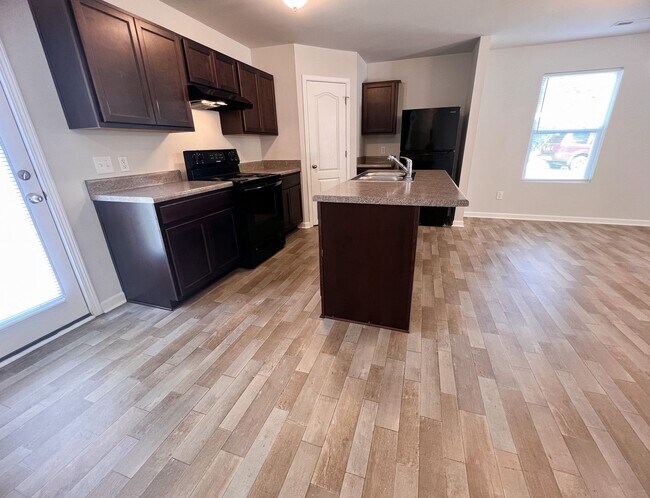 Building Photo - Gorgeous 3 bedroom, 2 1/2 bathroom two-story home in Winston Salem