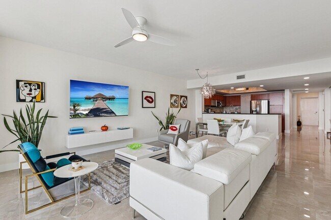 Building Photo - 2640 Lake Shore Dr