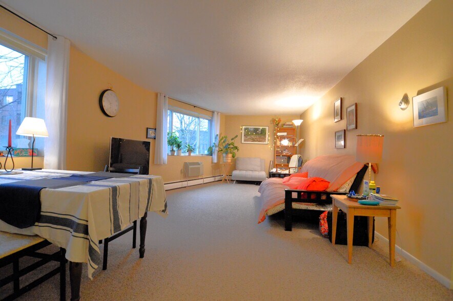 Building Photo - 50 Green St