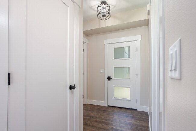 Foyer - 1205 Fuller St