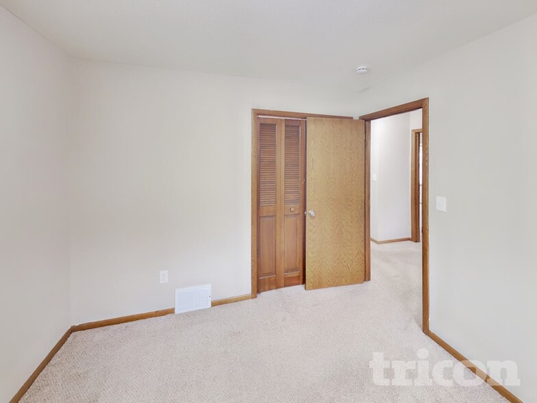 Building Photo - 3301 Skyview Dr