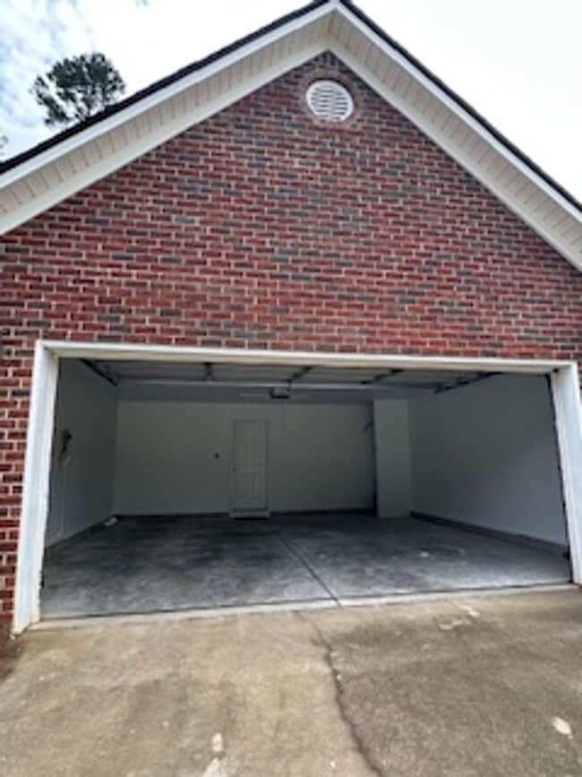 Building Photo - 3 BR/ 2 BA Attached Home