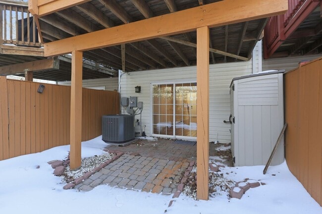 Building Photo - Unbeatable location near Lake Ridge Park and Marina, offering boating, fishing, wildlife and bird...