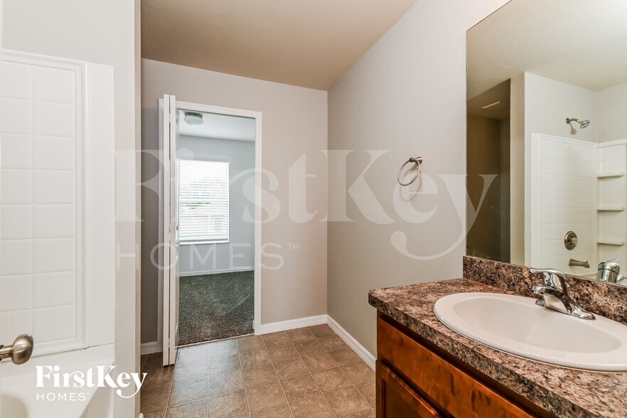 Building Photo - 123 SW 19th Terrace