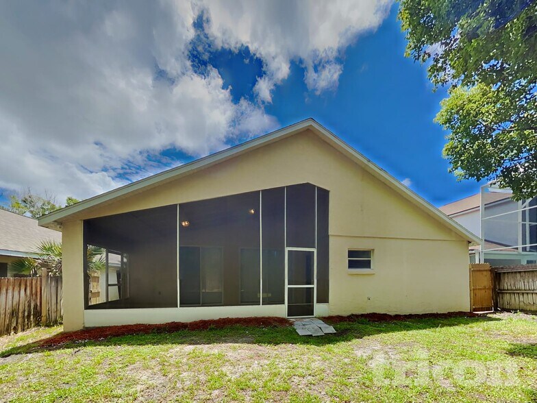 Building Photo - 545 Randon Terrace