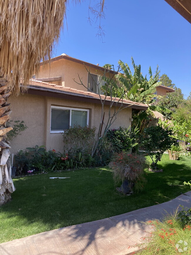 Building Photo - Spacious 2-Br Oasis with Pool in Cathedral...