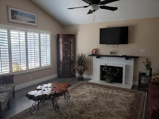 Living room with Fireplace - 5411 Shrewsbury Ave