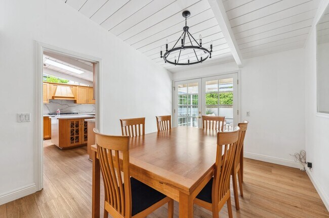 Building Photo - 4950 Dunman Ave