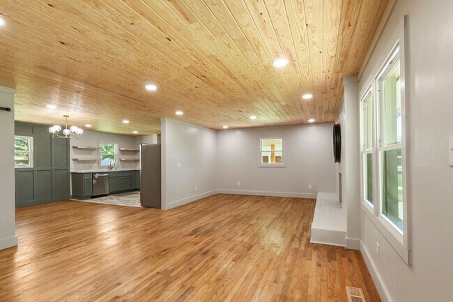 Building Photo - 614 Holland Ct SW