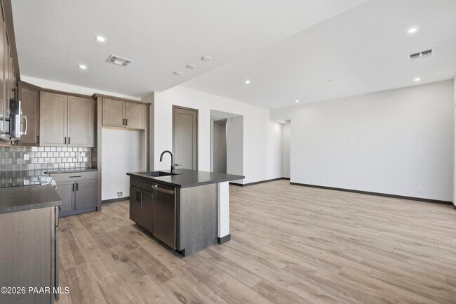 Building Photo - 5170 N Jeffers Ave