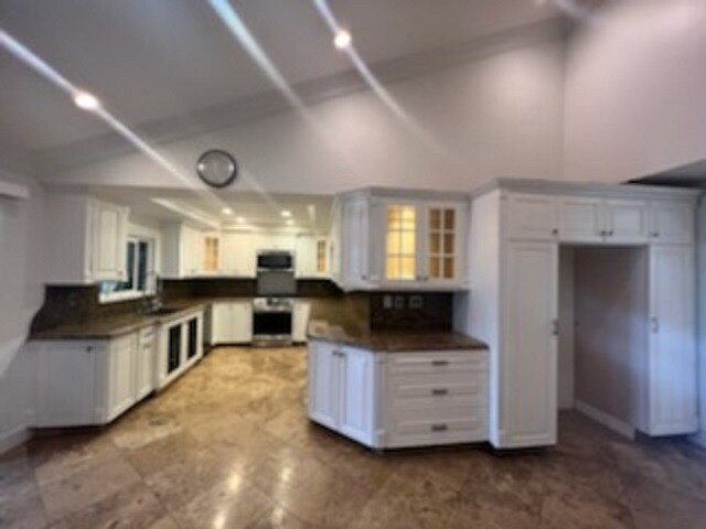 Building Photo - 15155 Sherman Way