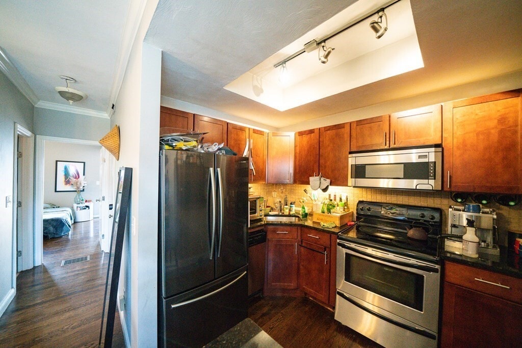 Building Photo - 13 Boston St