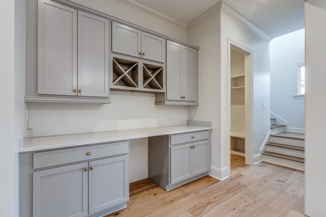 Building Photo - 455 Oma Cove