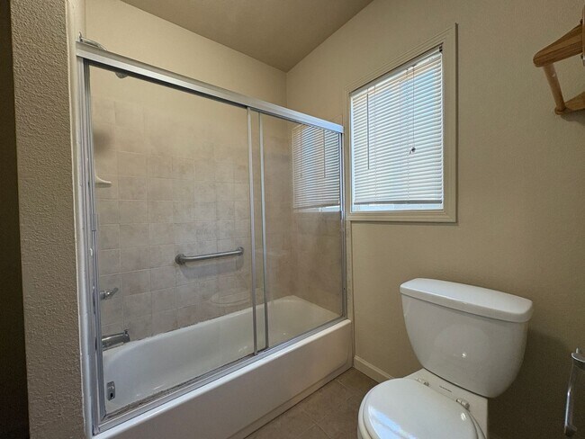 Building Photo - Cute Studio in Downtown Lodi