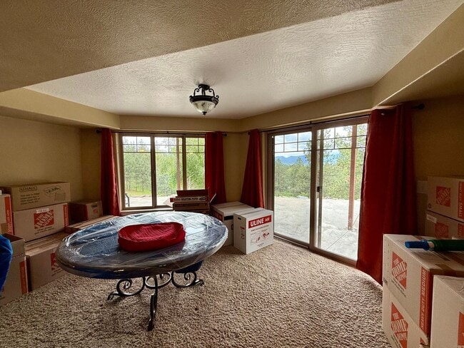 Building Photo - Spacious 4 Bed 3.5 Bath Home in Frenchtown!