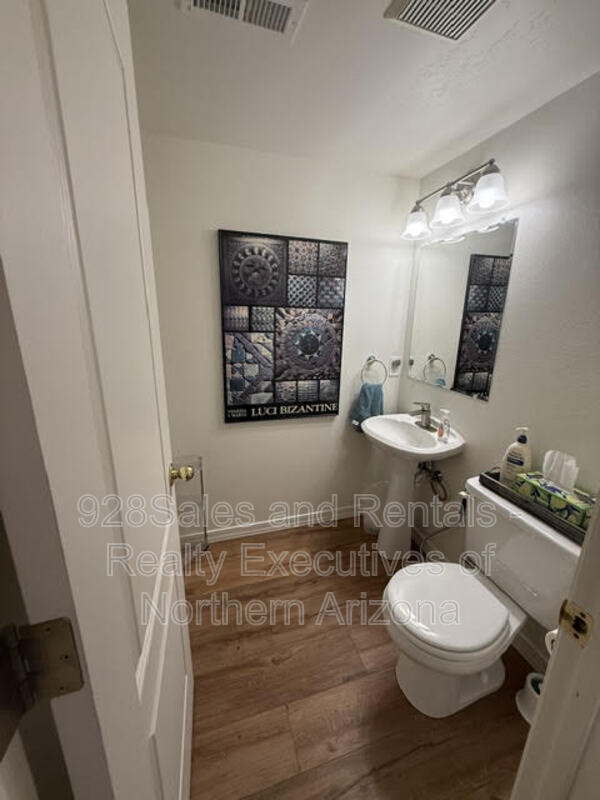 Building Photo - 4110 E Village Cir