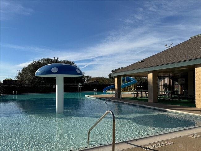 Building Photo - 5102 E Pagewick Dr