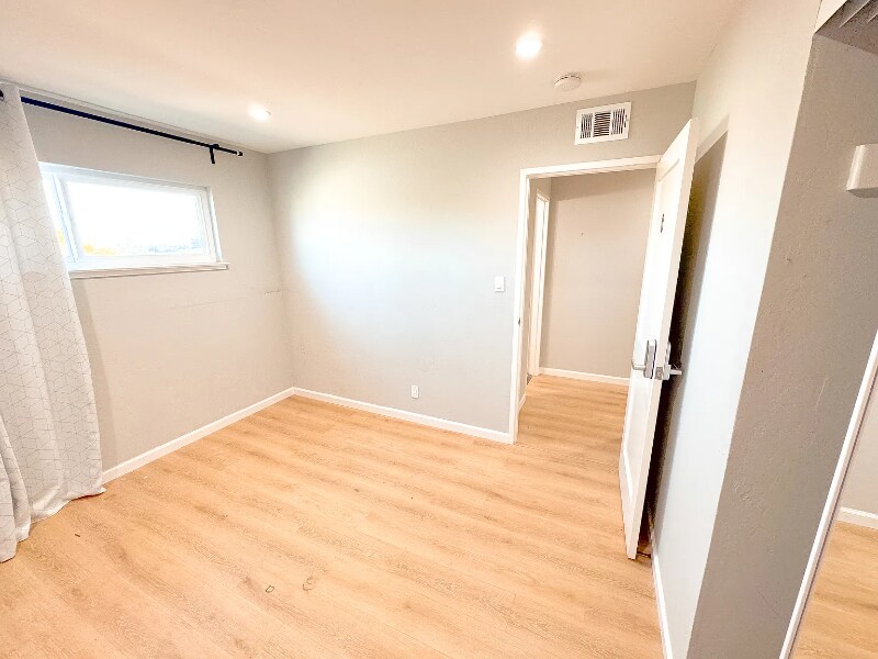 Building Photo - 12 Linden Ave